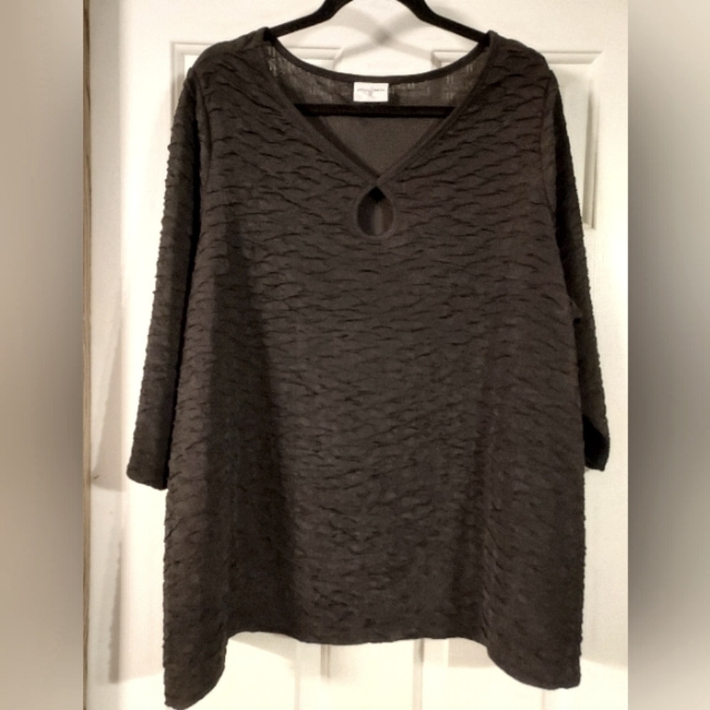 Jaclyn smith plus size women's black 3/4 sleeve top blouse.